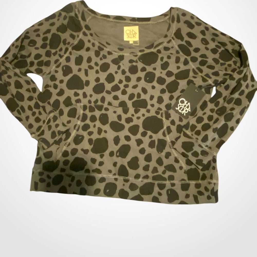 Chaser waffle texture animal print green & black top. Kangaroo pouch NWT size S.